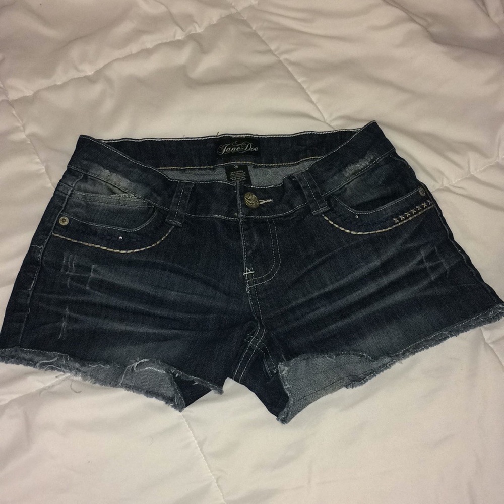 ⬇️18 | Dark Wash Jean Shorts By Jane Doe w/ Design